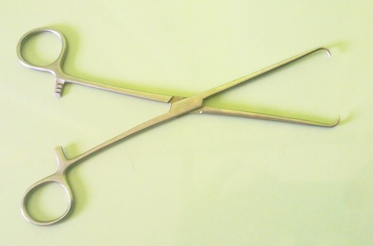 Tenaculum